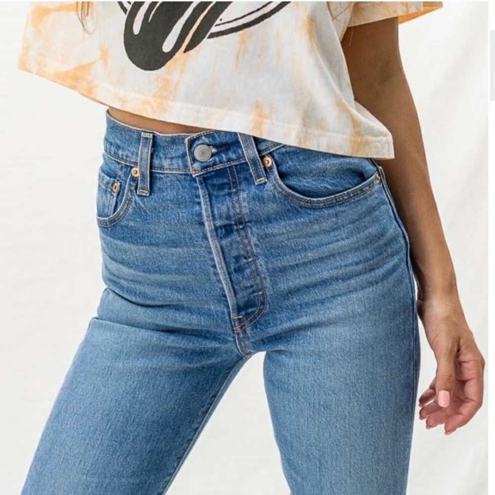 Levi's RIBCAGE Flare Super High Rise Jeans - Picture 5 of 9
